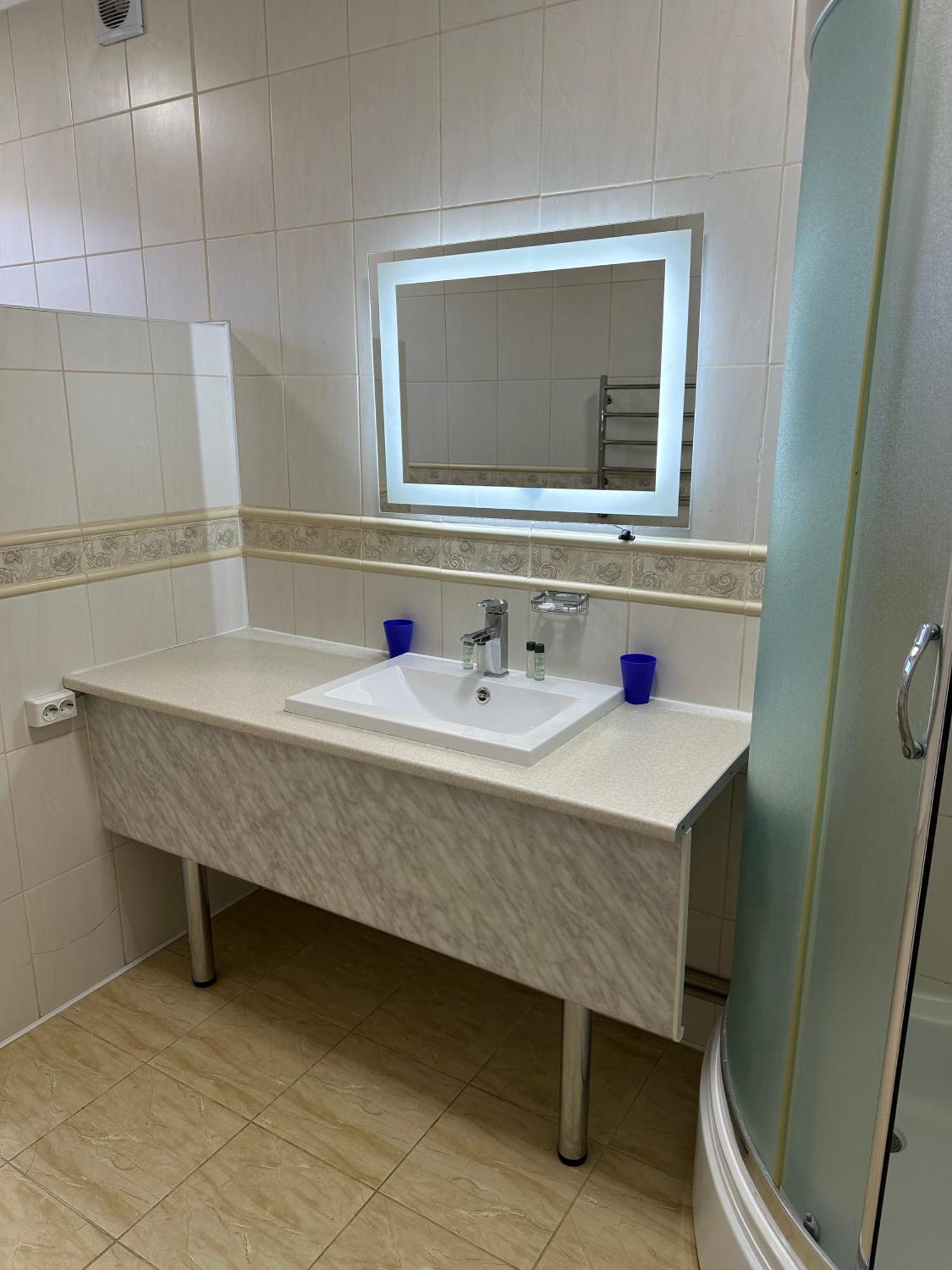 Hotel&restaurant Senator فندق 3*
