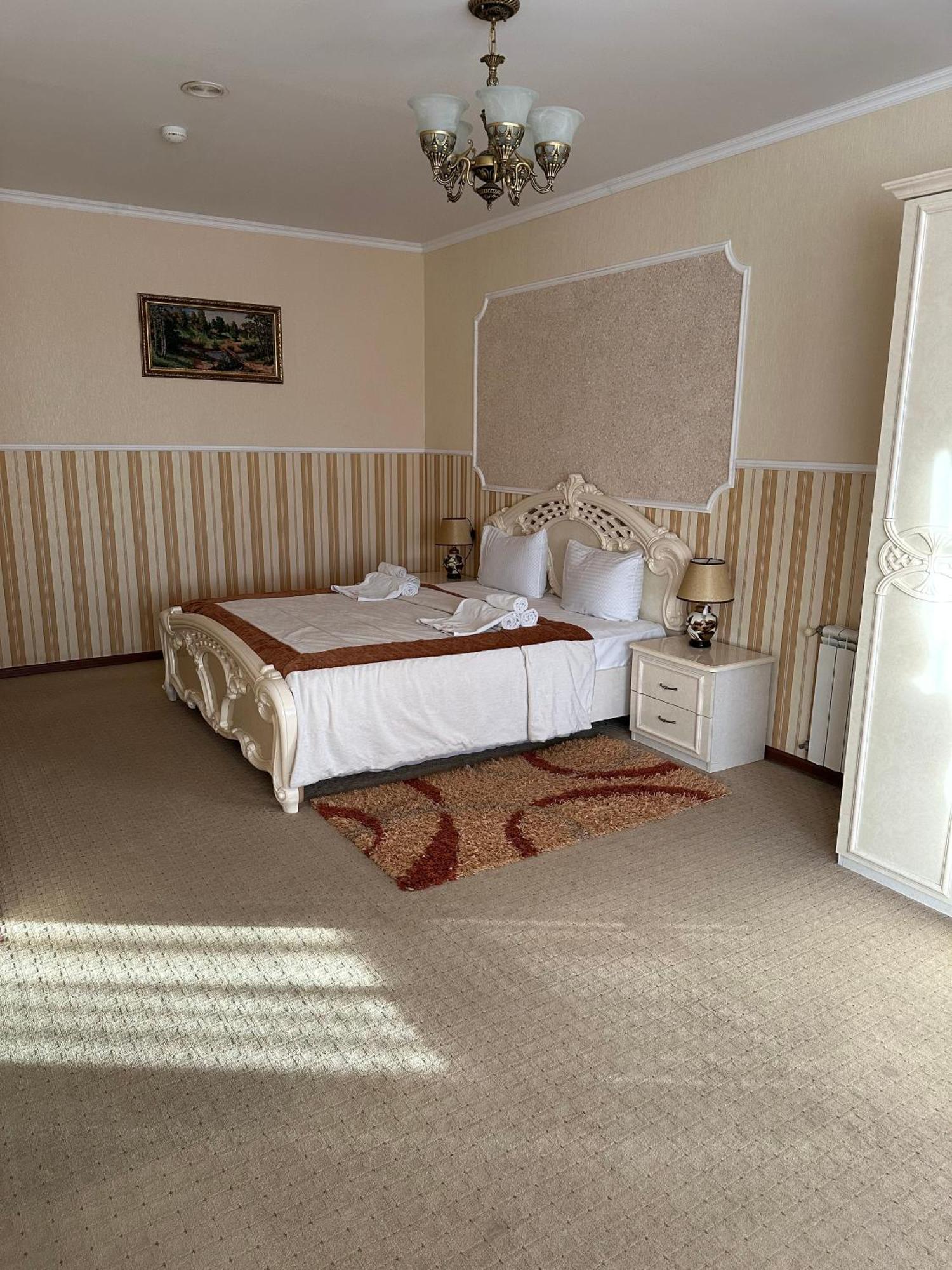 Hotel&restaurant Senator تريسكافيتس