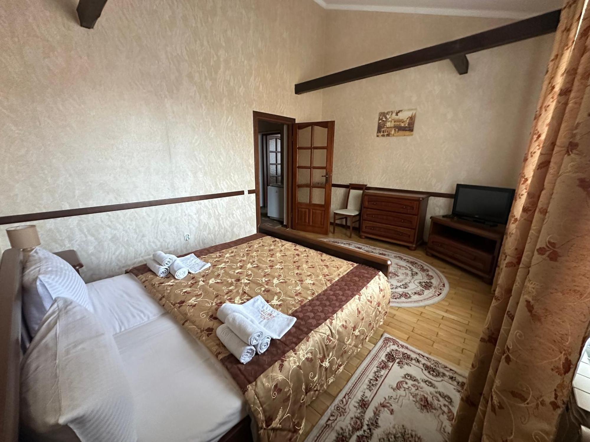 Hotel&restaurant Senator فندق