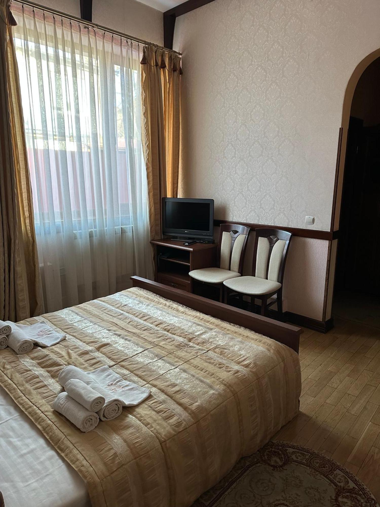 Hotel&restaurant Senator فندق